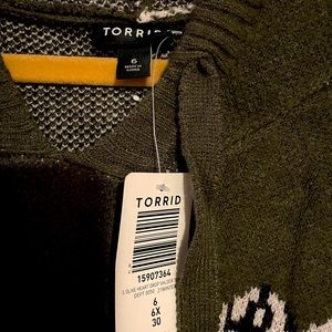 TORRID SIZE 6 "HEART" DROP SHOULDER SWEATER